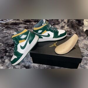 Jordan 1 size 6 in men’s very clean!!